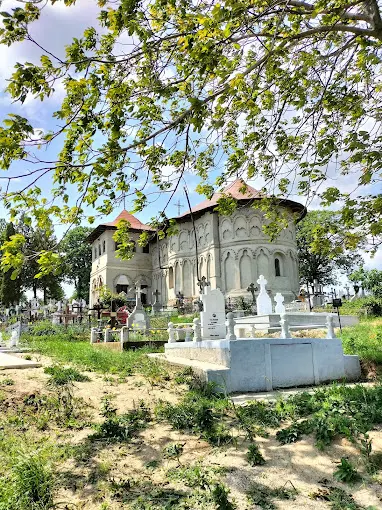 Biserica Sf Voievozi din Fantanele Bacau